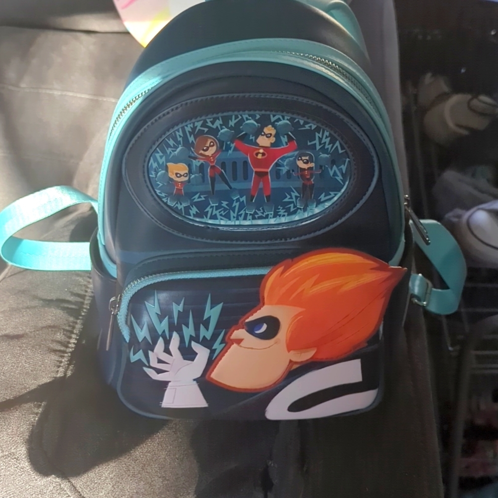 Pixar Glow in the dark Incredibles Lounge fly